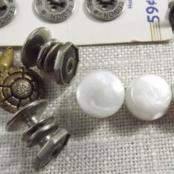 Assorted Buttons for Your Vintage Wardrobe - Picture 6 of 6